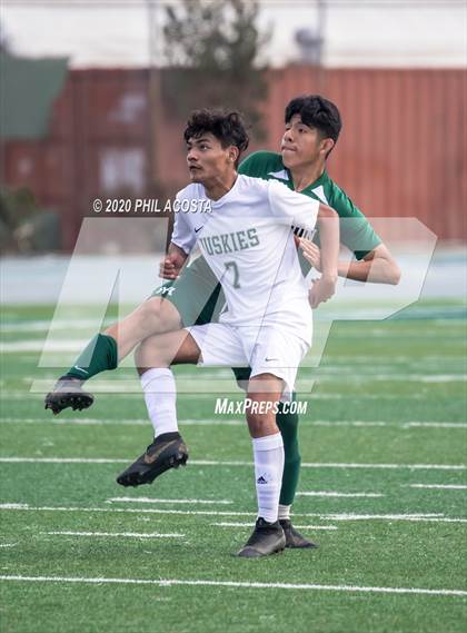 Thumbnail 1 in Hamilton vs. Rivera (CIF Los Angles City Section D3 Final) photogallery.