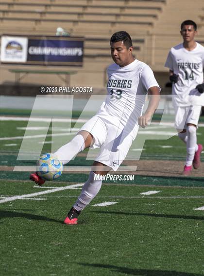 Thumbnail 2 in Hamilton vs. Rivera (CIF Los Angles City Section D3 Final) photogallery.