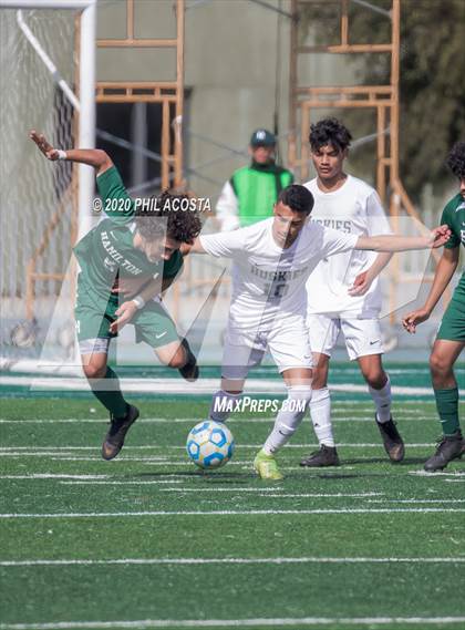 Thumbnail 1 in Hamilton vs. Rivera (CIF Los Angles City Section D3 Final) photogallery.
