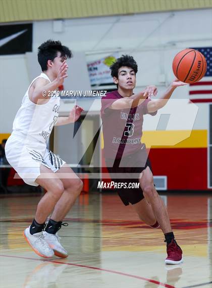 Thumbnail 2 in St. Francis vs Valley Academy photogallery.