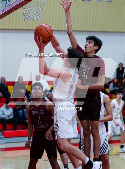 Thumbnail 2 in St. Francis vs Valley Academy photogallery.