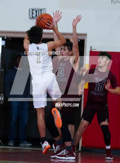 Thumbnail 1 in St. Francis vs Valley Academy photogallery.