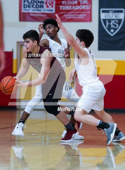 Thumbnail 2 in St. Francis vs Valley Academy photogallery.