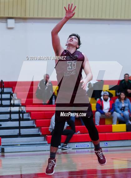 Thumbnail 2 in St. Francis vs Valley Academy photogallery.