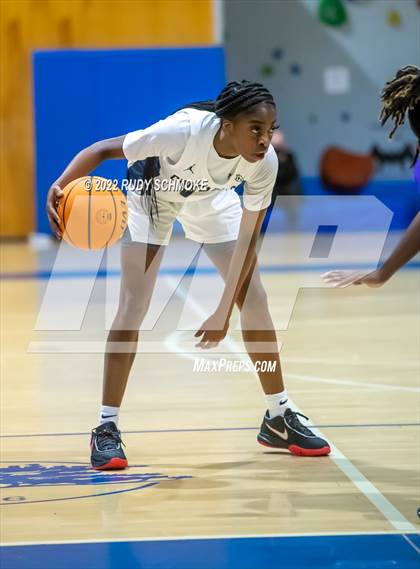 Thumbnail 3 in Mater Dei Catholic vs. Valley Vista (Sweet Sixteen Inviational Tournament) photogallery.