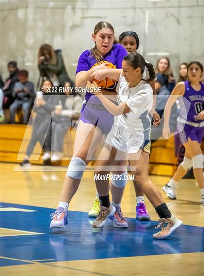 Thumbnail 3 in Mater Dei Catholic vs. Valley Vista (Sweet Sixteen Inviational Tournament) photogallery.