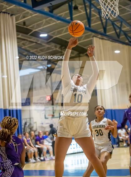Thumbnail 2 in Mater Dei Catholic vs. Valley Vista (Sweet Sixteen Inviational Tournament) photogallery.