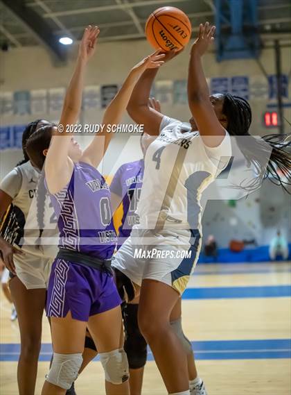 Thumbnail 1 in Mater Dei Catholic vs. Valley Vista (Sweet Sixteen Inviational Tournament) photogallery.