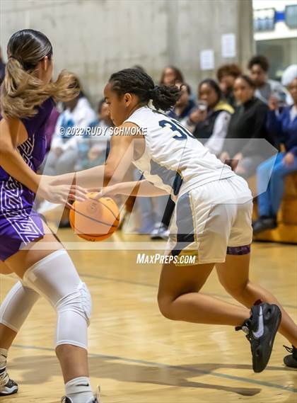 Thumbnail 1 in Mater Dei Catholic vs. Valley Vista (Sweet Sixteen Inviational Tournament) photogallery.