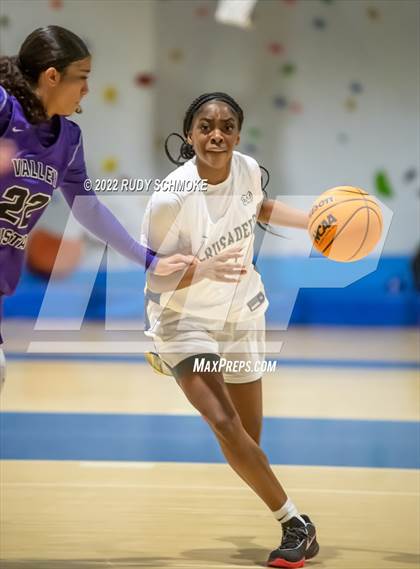 Thumbnail 3 in Mater Dei Catholic vs. Valley Vista (Sweet Sixteen Inviational Tournament) photogallery.