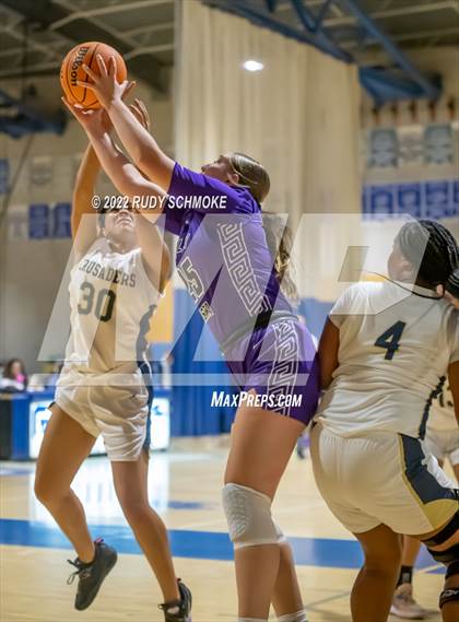 Thumbnail 2 in Mater Dei Catholic vs. Valley Vista (Sweet Sixteen Inviational Tournament) photogallery.