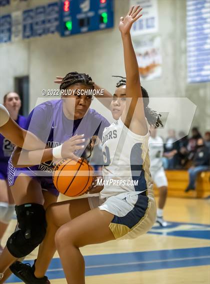 Thumbnail 1 in Mater Dei Catholic vs. Valley Vista (Sweet Sixteen Inviational Tournament) photogallery.