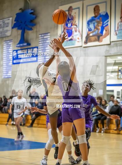 Thumbnail 2 in Mater Dei Catholic vs. Valley Vista (Sweet Sixteen Inviational Tournament) photogallery.
