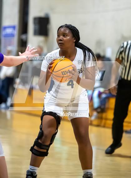 Thumbnail 3 in Mater Dei Catholic vs. Valley Vista (Sweet Sixteen Inviational Tournament) photogallery.