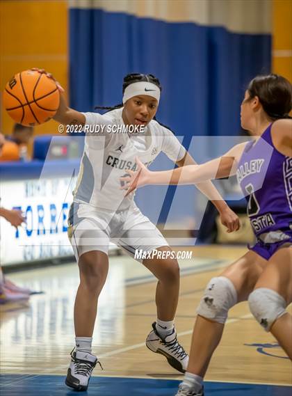 Thumbnail 1 in Mater Dei Catholic vs. Valley Vista (Sweet Sixteen Inviational Tournament) photogallery.