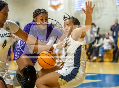 Thumbnail 2 in Mater Dei Catholic vs. Valley Vista (Sweet Sixteen Inviational Tournament) photogallery.