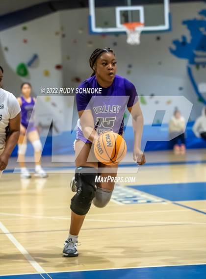 Thumbnail 1 in Mater Dei Catholic vs. Valley Vista (Sweet Sixteen Inviational Tournament) photogallery.