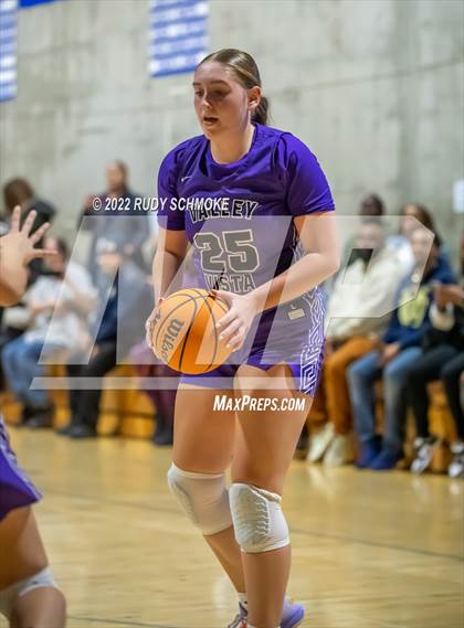 Thumbnail 3 in Mater Dei Catholic vs. Valley Vista (Sweet Sixteen Inviational Tournament) photogallery.