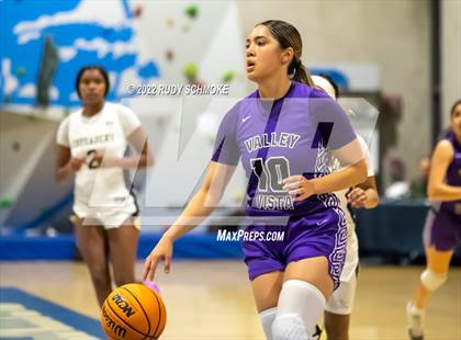 Thumbnail 1 in Mater Dei Catholic vs. Valley Vista (Sweet Sixteen Inviational Tournament) photogallery.