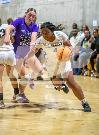 Thumbnail 3 in Mater Dei Catholic vs. Valley Vista (Sweet Sixteen Inviational Tournament) photogallery.