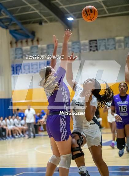 Thumbnail 3 in Mater Dei Catholic vs. Valley Vista (Sweet Sixteen Inviational Tournament) photogallery.