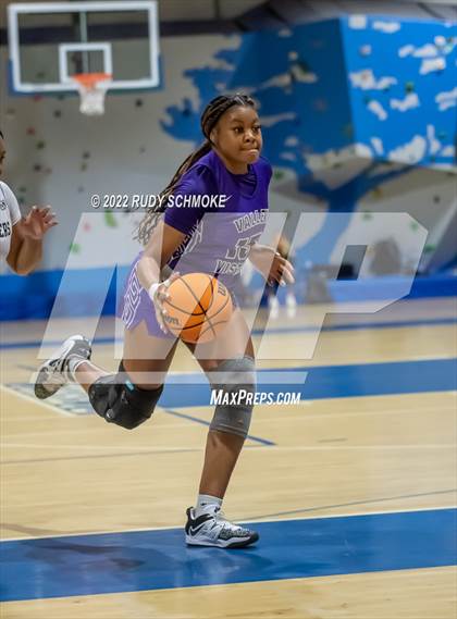Thumbnail 3 in Mater Dei Catholic vs. Valley Vista (Sweet Sixteen Inviational Tournament) photogallery.