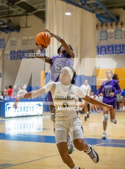 Thumbnail 1 in Mater Dei Catholic vs. Valley Vista (Sweet Sixteen Inviational Tournament) photogallery.