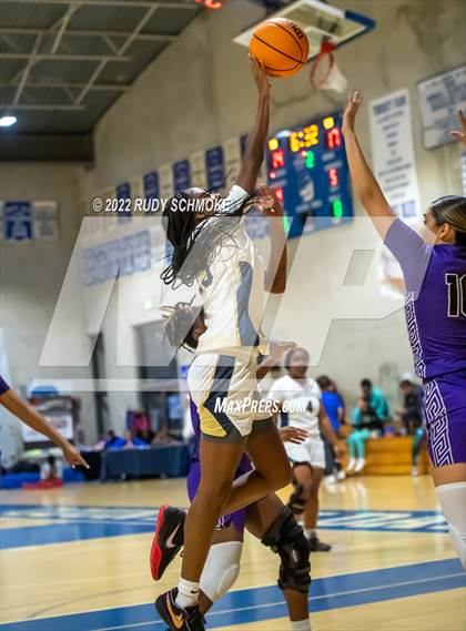 Thumbnail 1 in Mater Dei Catholic vs. Valley Vista (Sweet Sixteen Inviational Tournament) photogallery.