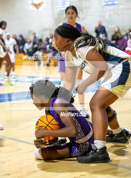 Thumbnail 1 in Mater Dei Catholic vs. Valley Vista (Sweet Sixteen Inviational Tournament) photogallery.