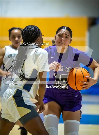 Thumbnail 3 in Mater Dei Catholic vs. Valley Vista (Sweet Sixteen Inviational Tournament) photogallery.