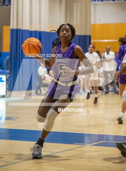 Thumbnail 3 in Mater Dei Catholic vs. Valley Vista (Sweet Sixteen Inviational Tournament) photogallery.