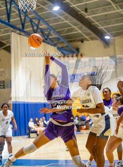 Thumbnail 1 in Mater Dei Catholic vs. Valley Vista (Sweet Sixteen Inviational Tournament) photogallery.