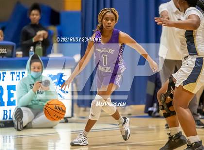Thumbnail 2 in Mater Dei Catholic vs. Valley Vista (Sweet Sixteen Inviational Tournament) photogallery.