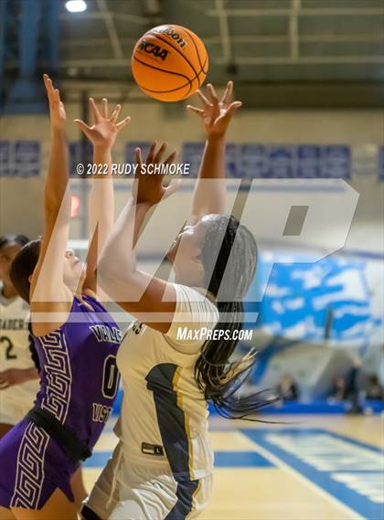 Thumbnail 3 in Mater Dei Catholic vs. Valley Vista (Sweet Sixteen Inviational Tournament) photogallery.