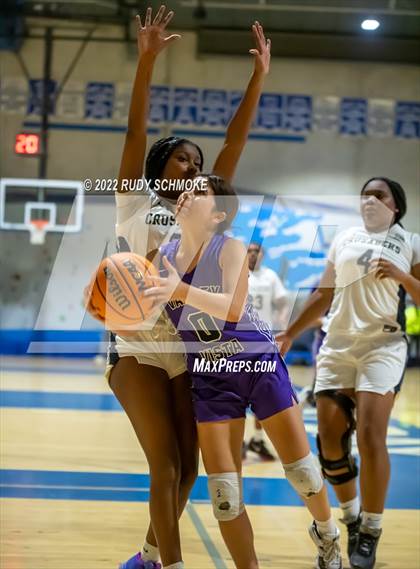 Thumbnail 1 in Mater Dei Catholic vs. Valley Vista (Sweet Sixteen Inviational Tournament) photogallery.