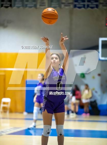 Thumbnail 1 in Mater Dei Catholic vs. Valley Vista (Sweet Sixteen Inviational Tournament) photogallery.