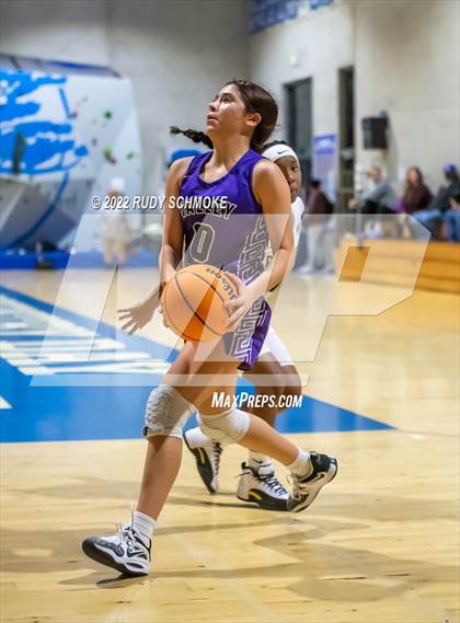 Thumbnail 3 in Mater Dei Catholic vs. Valley Vista (Sweet Sixteen Inviational Tournament) photogallery.