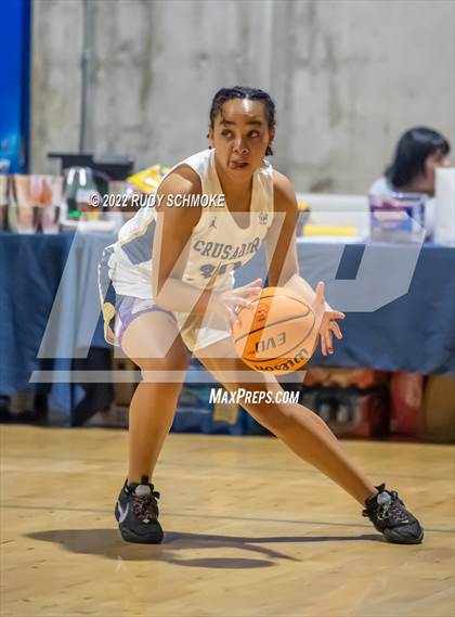 Thumbnail 2 in Mater Dei Catholic vs. Valley Vista (Sweet Sixteen Inviational Tournament) photogallery.