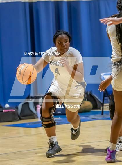 Thumbnail 3 in Mater Dei Catholic vs. Valley Vista (Sweet Sixteen Inviational Tournament) photogallery.