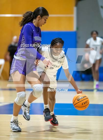 Thumbnail 2 in Mater Dei Catholic vs. Valley Vista (Sweet Sixteen Inviational Tournament) photogallery.