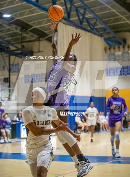 Thumbnail 3 in Mater Dei Catholic vs. Valley Vista (Sweet Sixteen Inviational Tournament) photogallery.