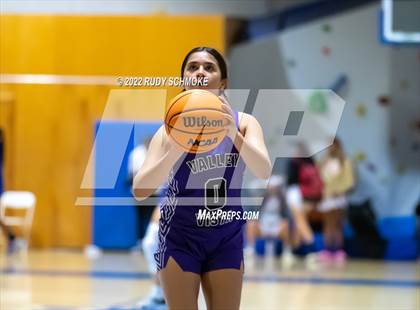 Thumbnail 2 in Mater Dei Catholic vs. Valley Vista (Sweet Sixteen Inviational Tournament) photogallery.