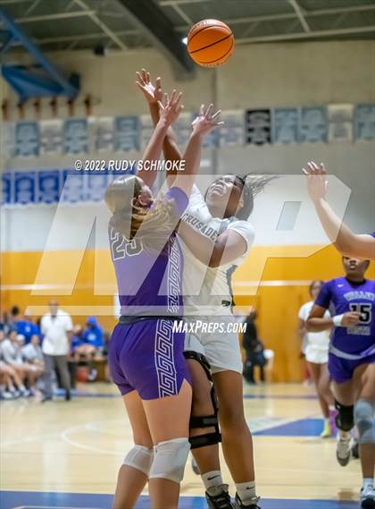 Thumbnail 2 in Mater Dei Catholic vs. Valley Vista (Sweet Sixteen Inviational Tournament) photogallery.