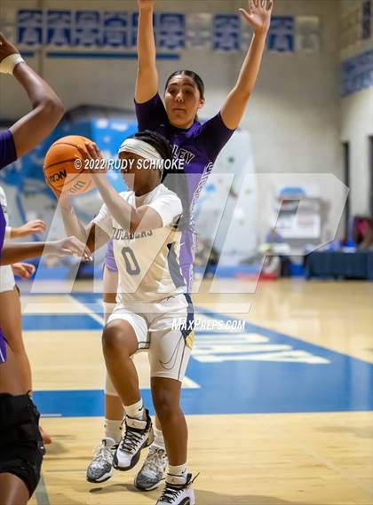 Thumbnail 1 in Mater Dei Catholic vs. Valley Vista (Sweet Sixteen Inviational Tournament) photogallery.