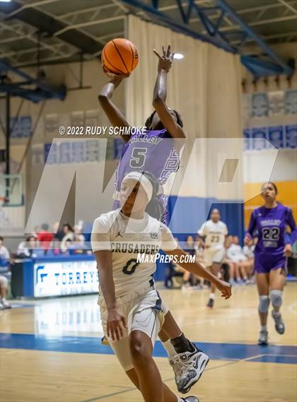 Thumbnail 2 in Mater Dei Catholic vs. Valley Vista (Sweet Sixteen Inviational Tournament) photogallery.