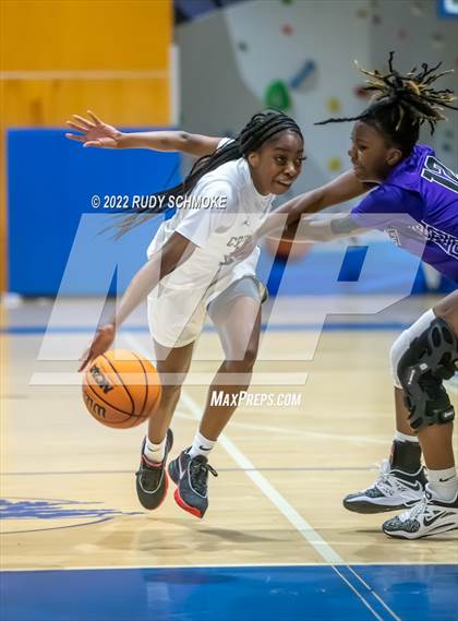 Thumbnail 1 in Mater Dei Catholic vs. Valley Vista (Sweet Sixteen Inviational Tournament) photogallery.