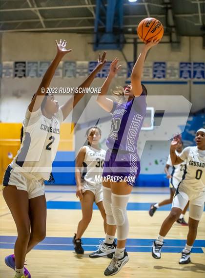 Thumbnail 2 in Mater Dei Catholic vs. Valley Vista (Sweet Sixteen Inviational Tournament) photogallery.