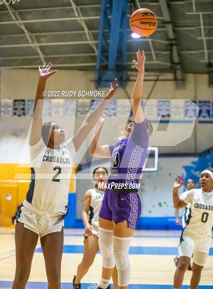 Thumbnail 3 in Mater Dei Catholic vs. Valley Vista (Sweet Sixteen Inviational Tournament) photogallery.