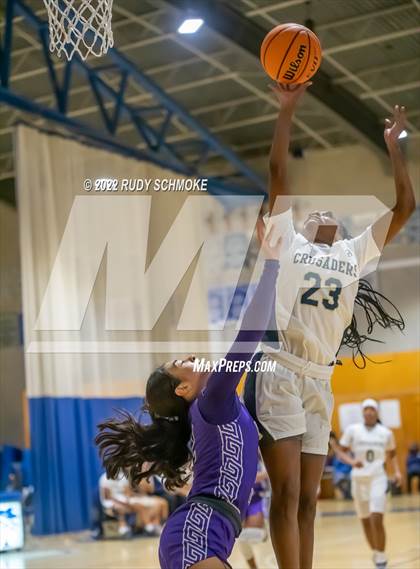 Thumbnail 2 in Mater Dei Catholic vs. Valley Vista (Sweet Sixteen Inviational Tournament) photogallery.