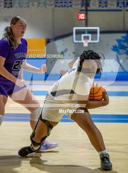 Thumbnail 3 in Mater Dei Catholic vs. Valley Vista (Sweet Sixteen Inviational Tournament) photogallery.